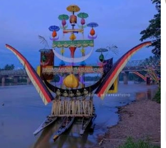 Kuansing Tampilkan Pawai Perahu Hias pada Pembukaan MTQ Riau 2026